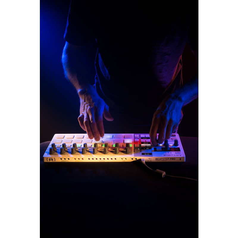 ARTURIA - Superficie di controllo e step-sequencer